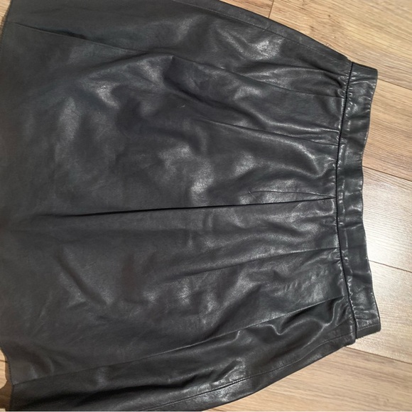Vince dark grey short 100% leather skirt - Picture 5 of 7